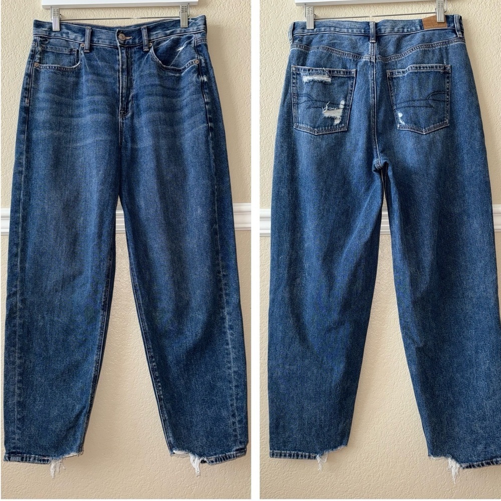 LIKE NEW American Eagle Relaxed Mom Jean Size 8 Regular